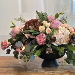 Glamorous Garden: A Breathtaking Floral Arrangement