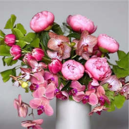 Orchids and peonies are always in style !