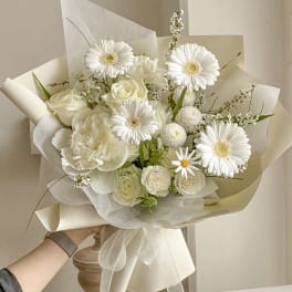 White Daisy bouquet