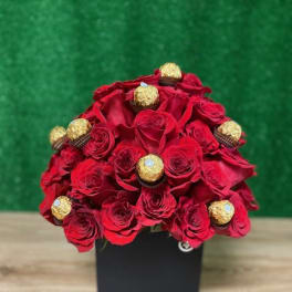 Luxury bucket of 60 roses with chocolates