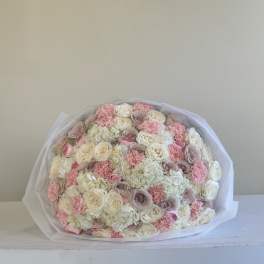 bouquet for marriage proposal in light pink tones
