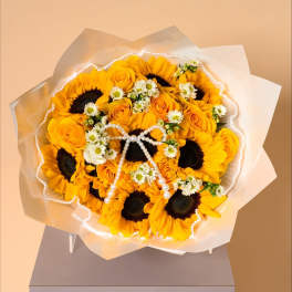 Golden Radiance Bouquet