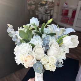 Simple Timeless Bridal Bouquet
