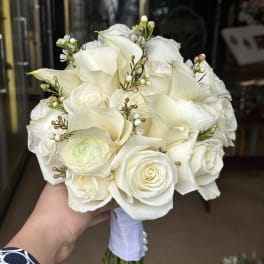Ramo de novia estilo "Domo" (incluye boutonnier para el novio)