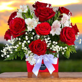 Chaney‘s Love Box of 14 Red Roses