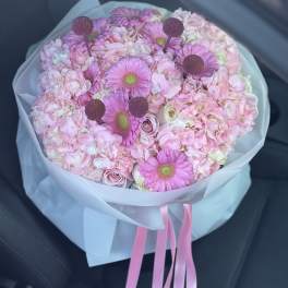 Bouquet of pink hydrangea with gerberas and roses