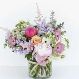 Mixed pastel bouquet in a clear glass vase