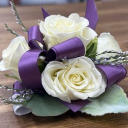 Corsage (purple)