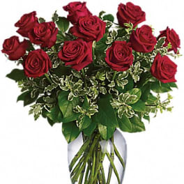 Bouquet of red roses in a clear glass vase