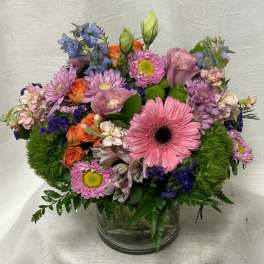 Mixed pink and purple bouquet in a clear glass vase