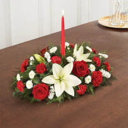 Traditional Christmas Centerpiece