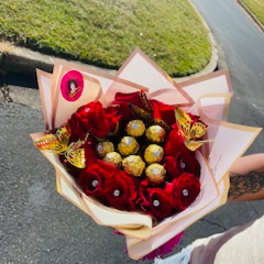 HEART IN CHOCOLAT WITH ROSES