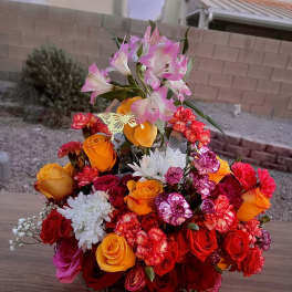 360 degree arrangement with keepsake bottom