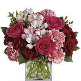 Pink and red bouquet in a clear glass vase