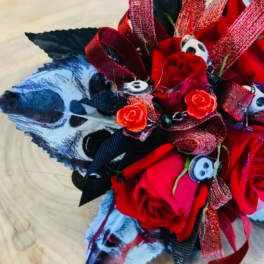 Red roses with ribbon and skull decorations