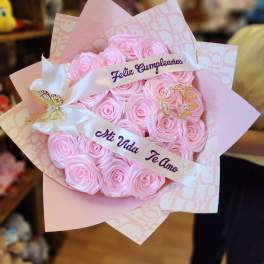 Pink rose bouquet with a satin ribbon and birthday message