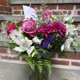 Pink and white mixed bouquet in a glass vase