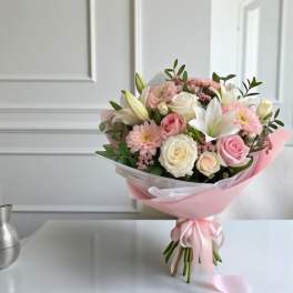 Mixed pink bouquet Medium