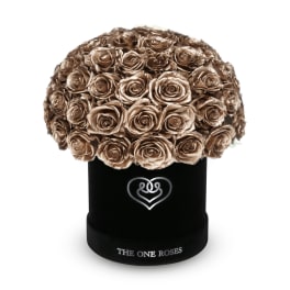 Bouquet of metallic gold roses in a black hat box