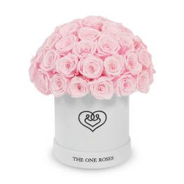 Round bouquet of pale pink roses in a white hat box
