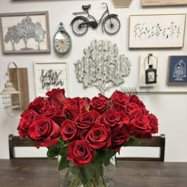 50 Red Roses in a Vase
