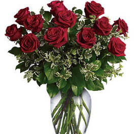 Bouquet of red roses in a clear glass vase