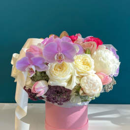 Pink and white bouquet with orchids and roses in a pink hat box