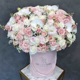 Large pink and white rose bouquet in a pink hatbox