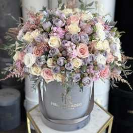Large pastel rose bouquet in a gray hatbox