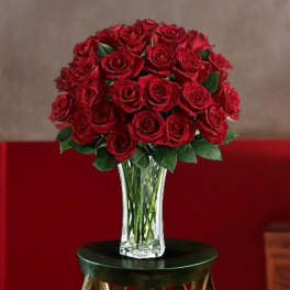 Bouquet of red roses in a clear glass vase