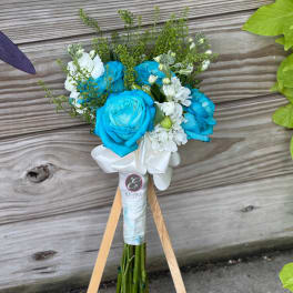 Blue and white rose bouquet tied with a white ribbon