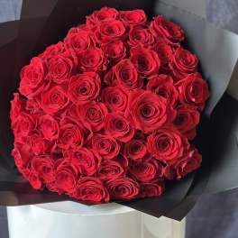 Bouquet of 50 Ecuadorian Roses – Buchón Style