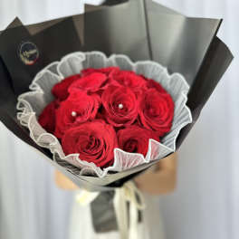 Eternal Romance Red (12 roses)