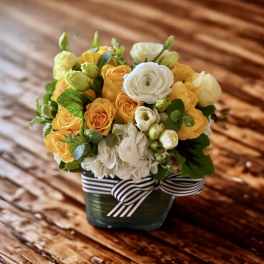 Lemon Drop Arrangement – A Bright Burst of Spring Joy