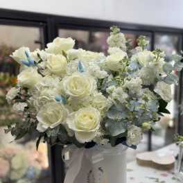 Soft Blue Elegance Box. The photo shows the deluxe size.