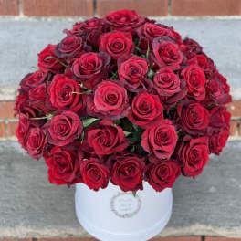 Large bouquet of red roses in a white hatbox