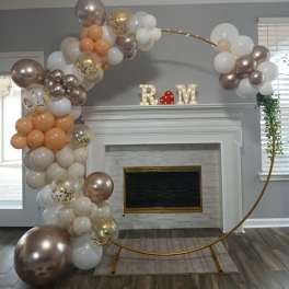 Half-moon shaped round hoop balloons