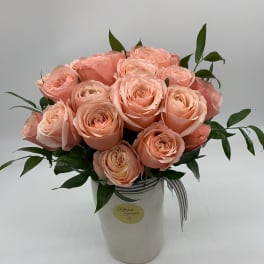 Peach rose bouquet in a round gift box with ribbon