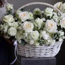white composition of white roses and white matthiola