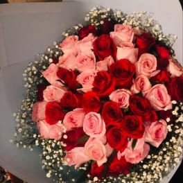 Bouquet of red and pink roses with baby's breath