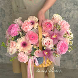 Pink mixed flower basket with roses, gerberas, and orchids