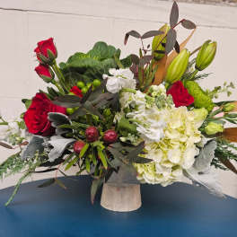 Red roses and white hydrangeas in a white vase