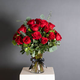 Bouquet of red roses in a clear glass vase