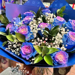 Blue Tinted Bloomed Roses Bouquet