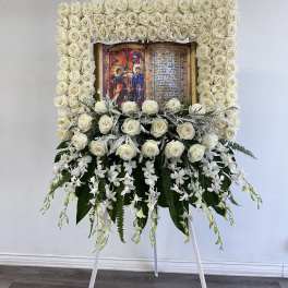 White rose funeral easel with an icon in the center