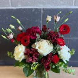 Red and white mixed bouquet in a glass vase