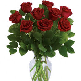 Bouquet of red roses in a clear glass vase