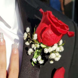 RED ROSE BOUTONNIERE