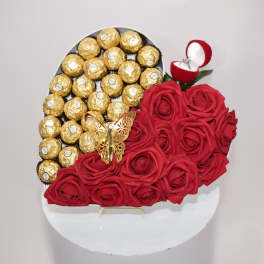 Heart natural roses and chocolate arrangements