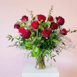 Bouquet of red roses in a clear glass vase